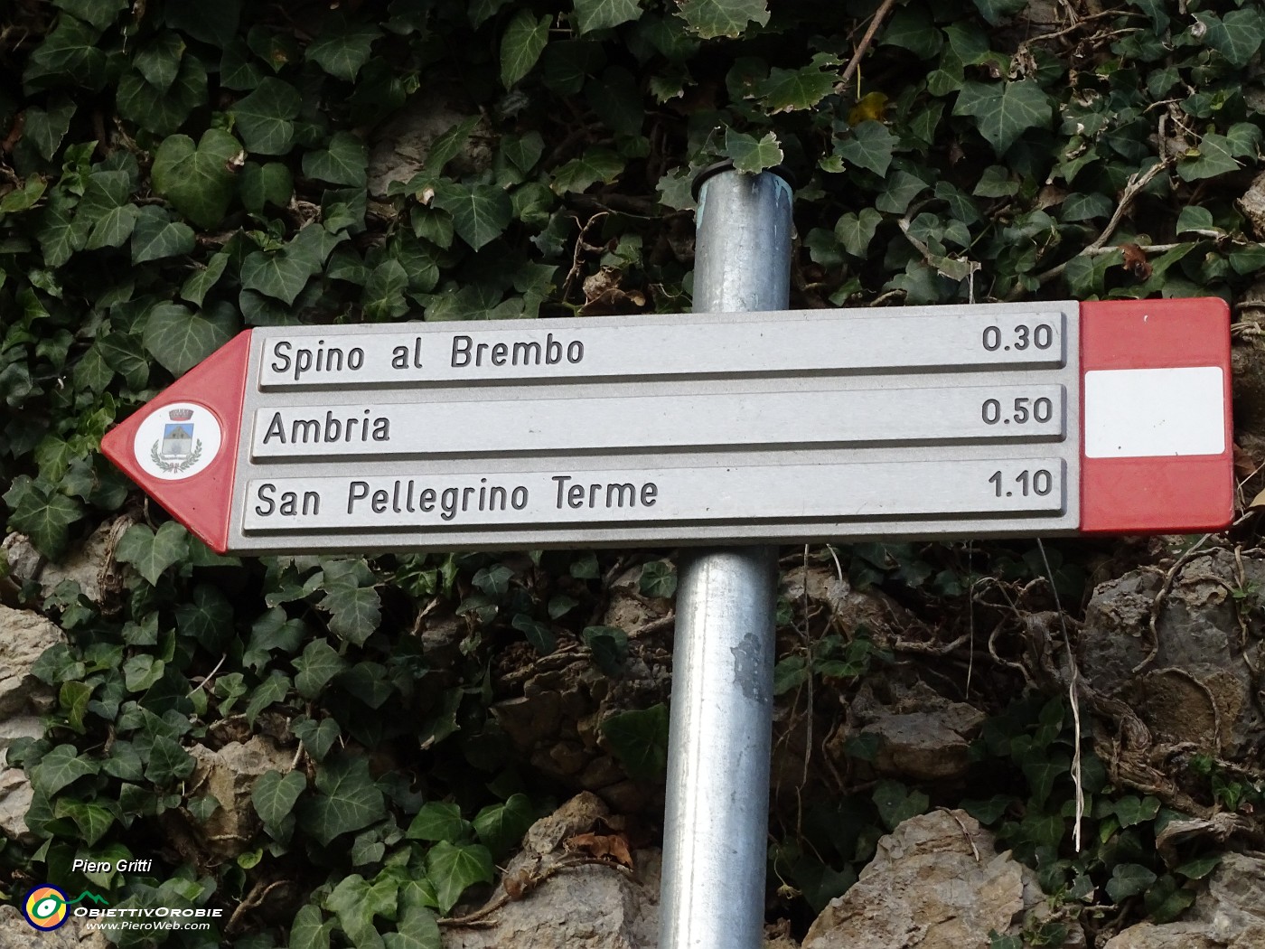 89 Il sent. 594 A da Pregaroldi a Spino al Brembo .JPG